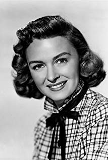 How tall is Donna Reed?